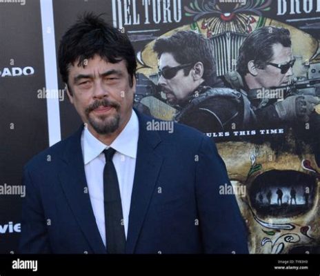 Sicario! En brutal skildring av drogkriget vid den mexikansko-amerikanska gränsen och Oscarsnominerade Benicio del Toro!